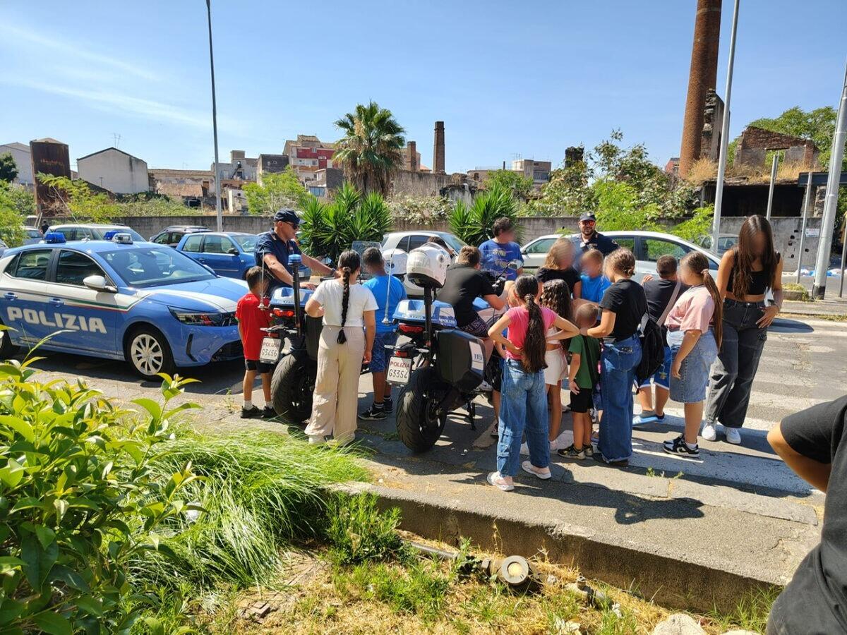 Incontro inaspettato tra Polizia e ragazzi a Catania | Scopri perché questa giornata cambierà la loro vita! -