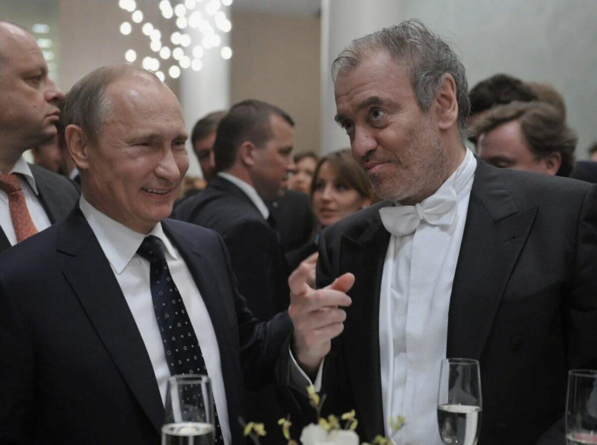 Gergiev torna alla Reggia di Caserta | Il governo De Luca ignora le polemiche sui fiancheggiatori di Putin! - 