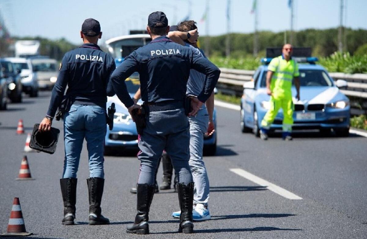 Auto contromano: un anziano provoca un incidente mortale | La sicurezza stradale è davvero un problema generazionale? -