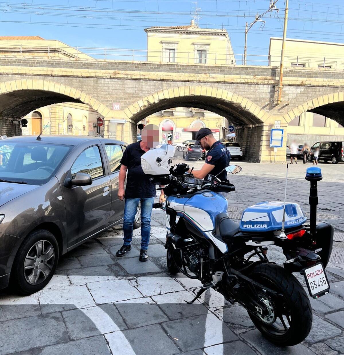 Parcheggiatori abusivi smascherati a Catania | La polizia può davvero fermarli? -