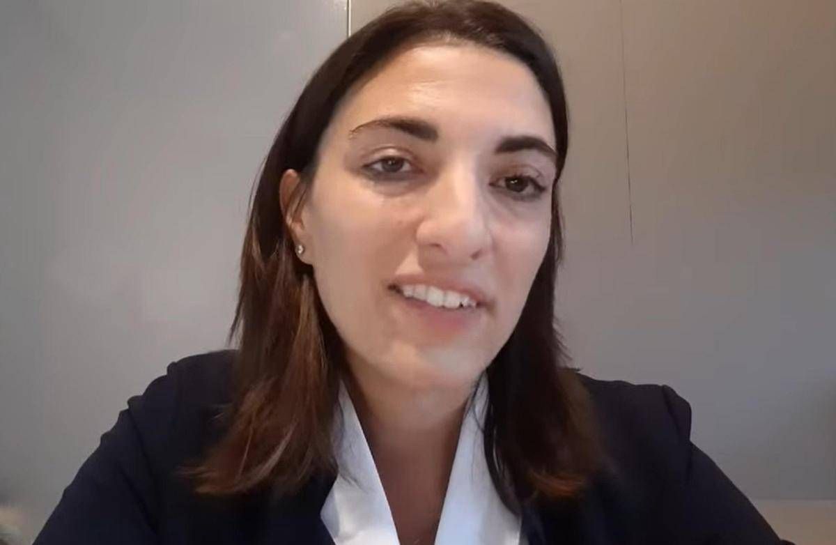 Lecco, 'smascherata' dopo insulti anonimi sui social: si dimette l'assessora paladina del cyberbullismo - 