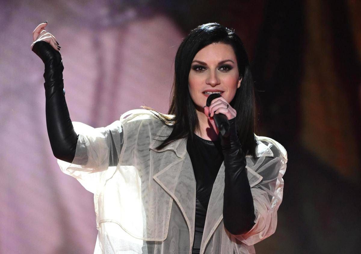 Laura Pausini annuncia 'La mia storia tra le dita': botta e risposta al vetriolo con Grignani - 
