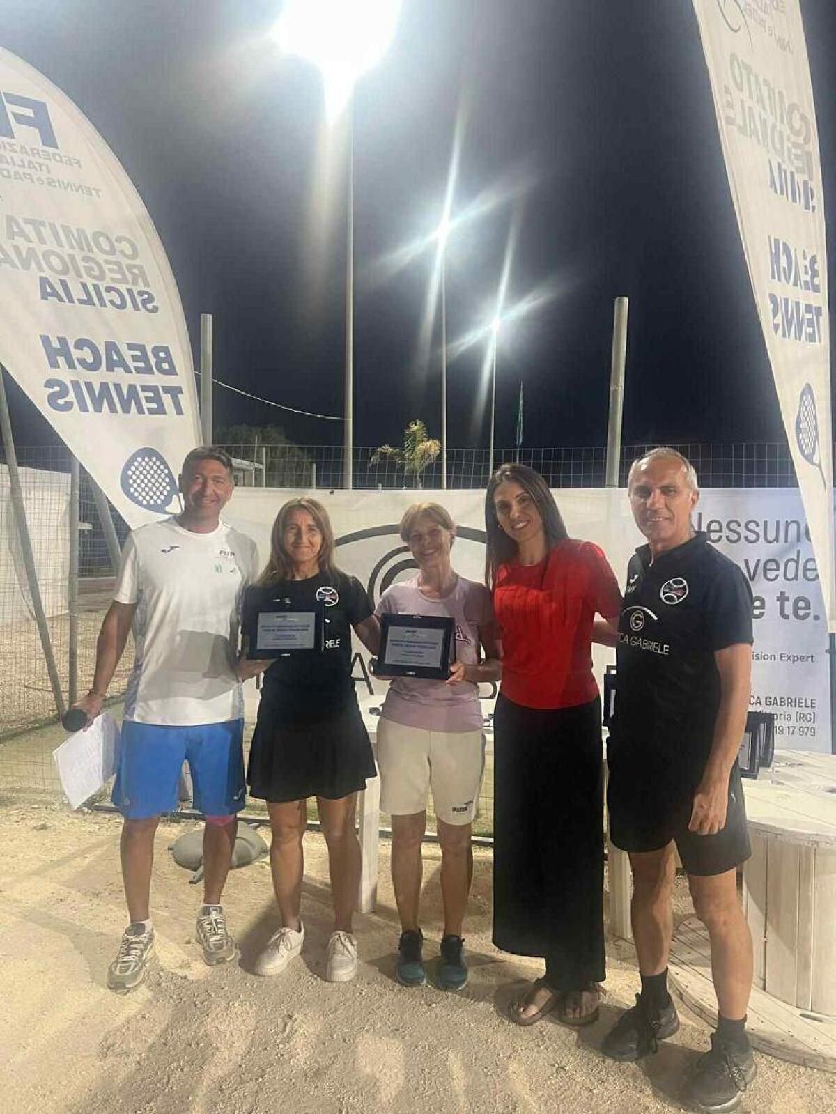 Tennis estivo in Sicilia | Può il beach tennis sfidare il dominio di tennis e padel? -