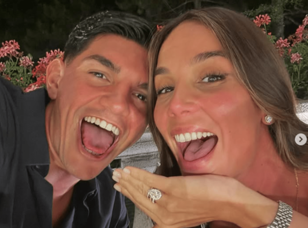 Paola Di Benedetto si sposa, "mille volte sì" alla proposta di Raoul Bellanova -