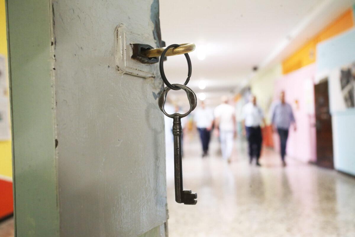 fiamme e violenze nel carcere di Rieti | la sicurezza dei poliziotti è davvero garantita? - 