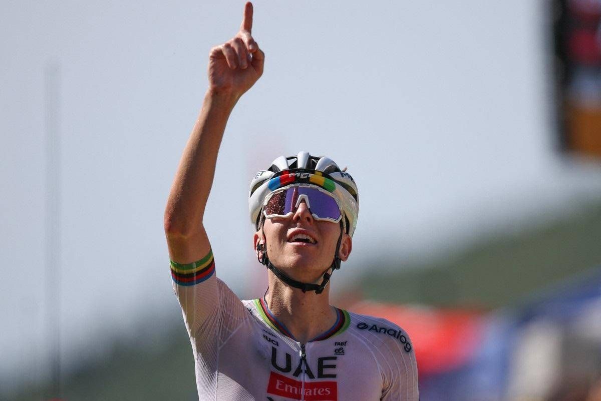 Tour de France, Pogacar domina 12esima tappa e torna in maglia gialla -