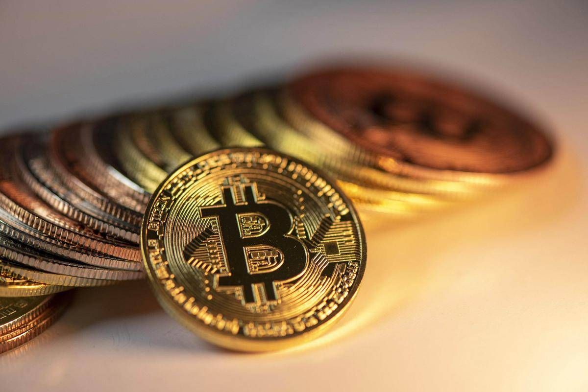 Bitcoin ai massimi, sopra i 122mila dollari - 
