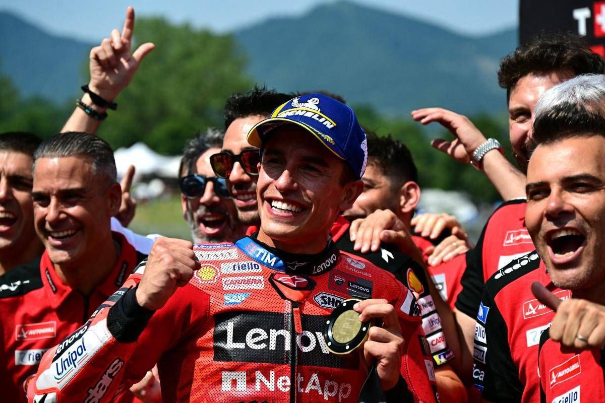 MotoGp, Marquez vince la Sprint davanti a Bezzecchi. Delude Bagnaia - 
