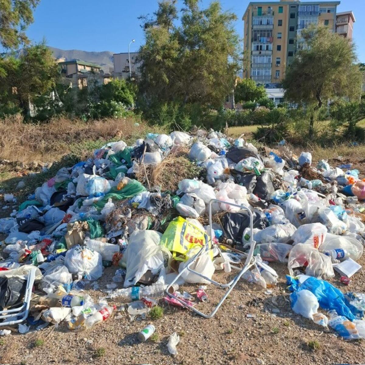 Palermo in degrado | Chi salverà la costa sud dal disastro ecomostro? -