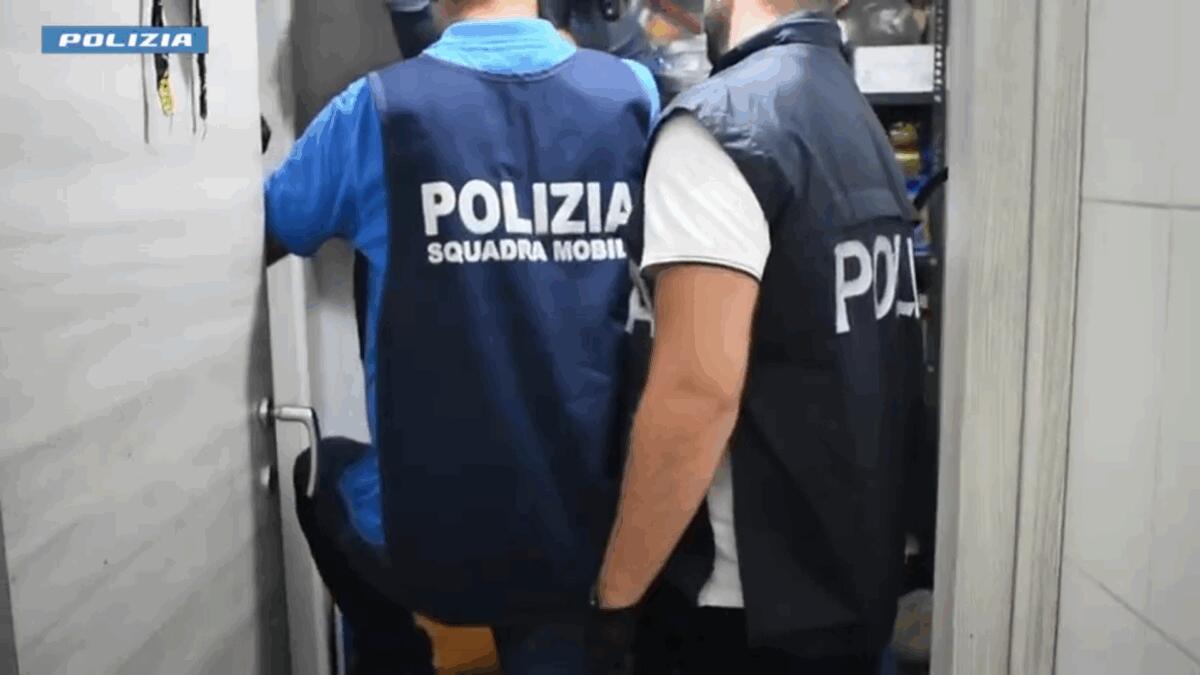 Arrestato un ristoratore a Catania | Ecco cosa nascondeva nel suo magazzino! -