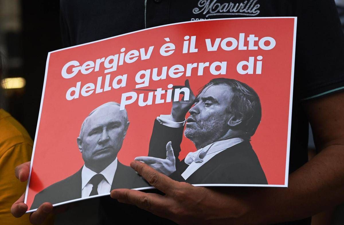 "Italia cancella cultura, non diamo perle ai porci", Russia all'attacco sul caso Gergiev -