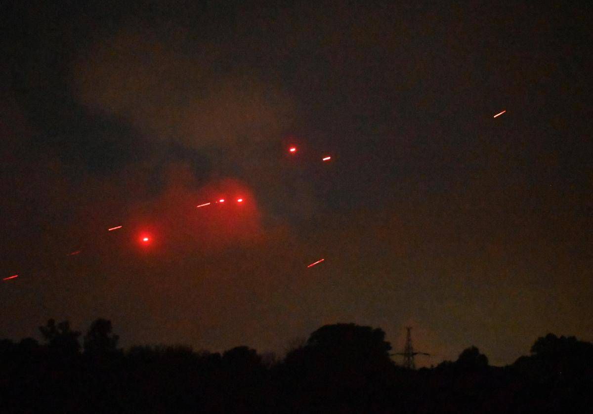 Ucraina, pesante attacco russo con missili e droni: incendi infiammano Kiev -