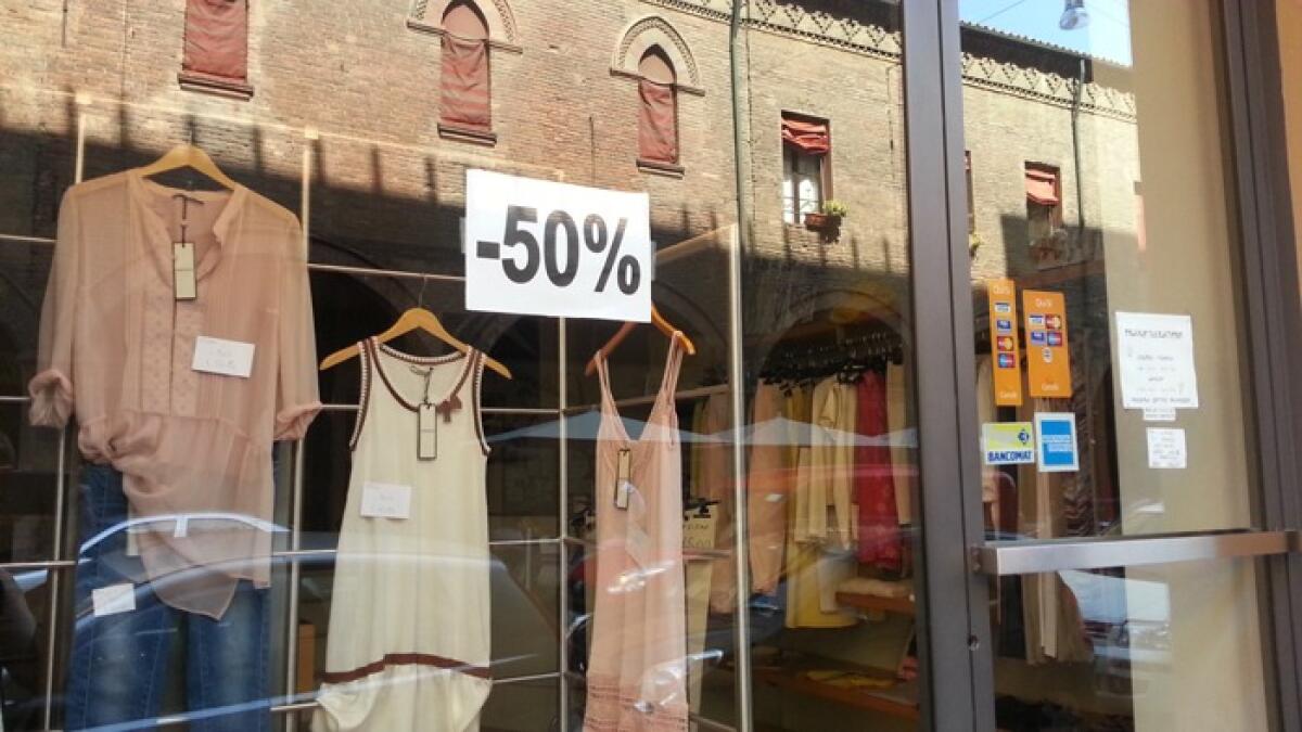 6 italiani su 10 pronti a fare shopping | Scopri perché i saldi estivi 2025 sono più attesi che mai! - 