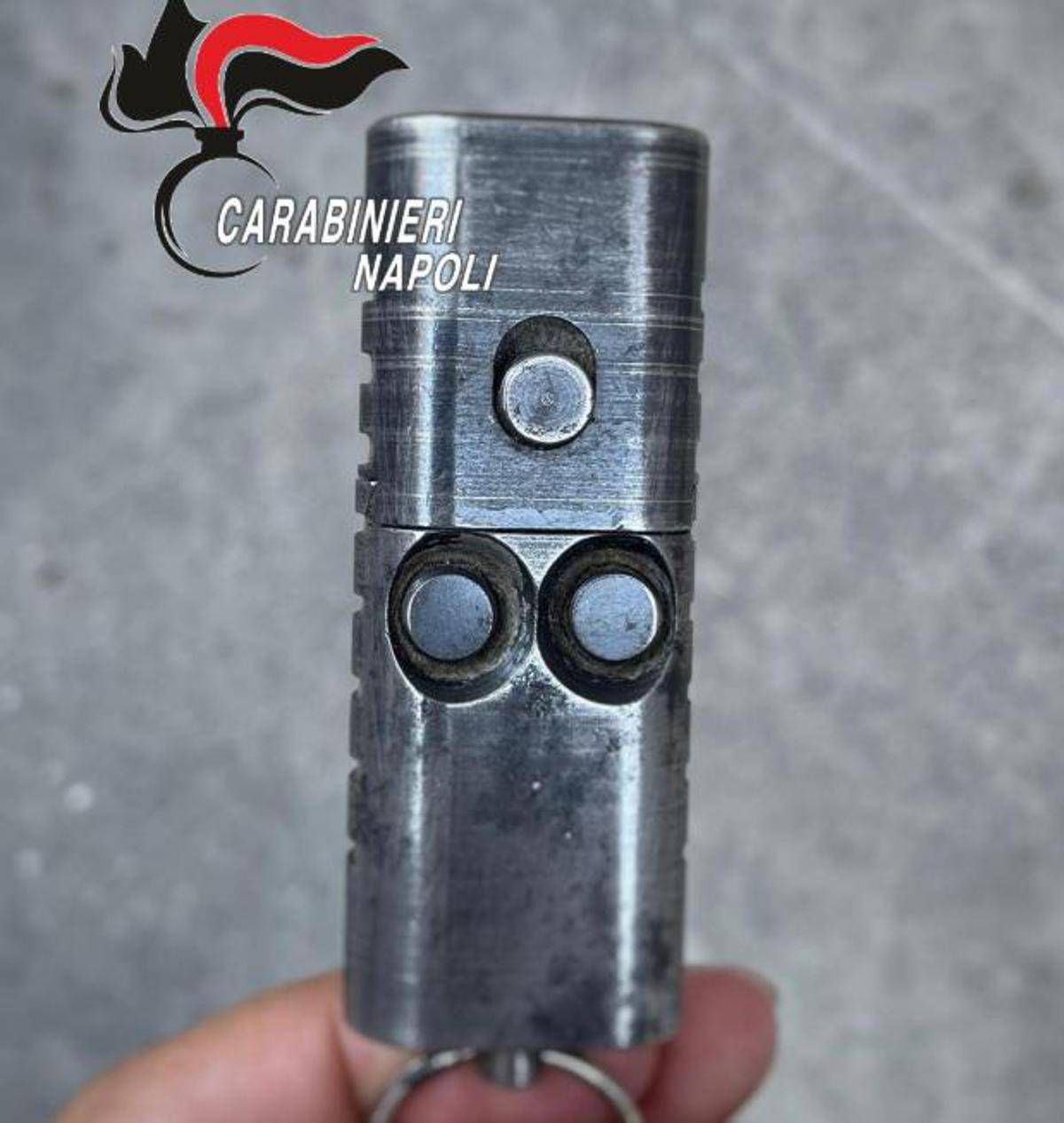 Il portachiavi diventa una pistola e spara, la scoperta de Carabinieri a Napoli - 