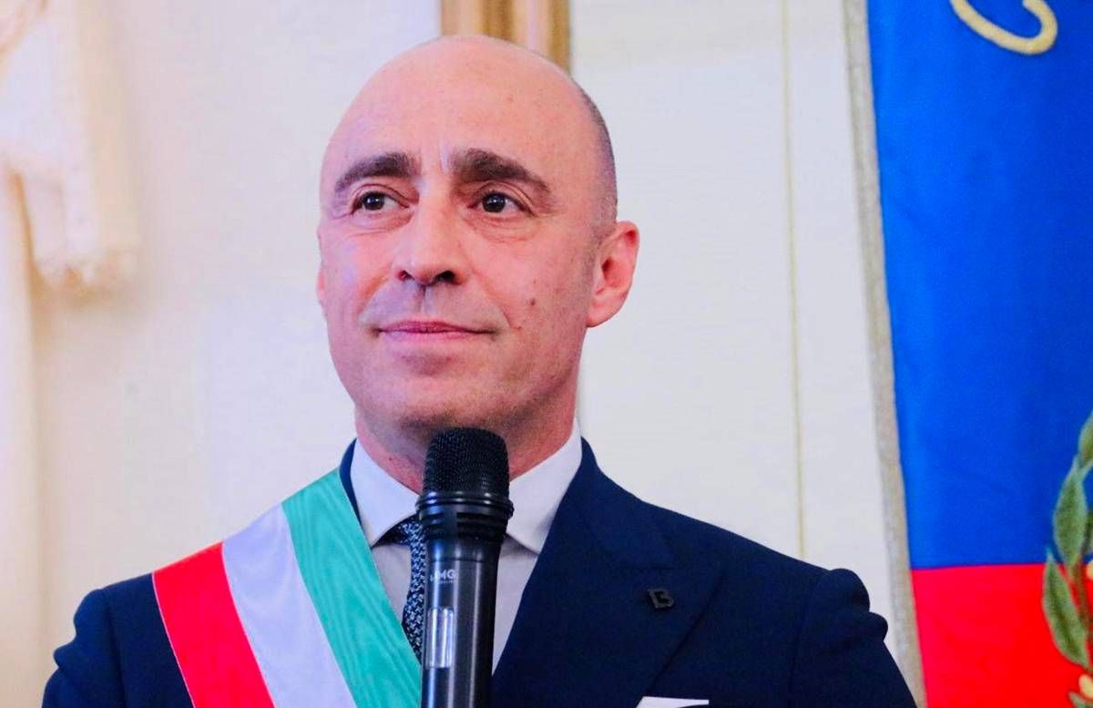 Tensioni su accordo programma ex Ilva, si dimette il sindaco di Taranto Piero Bitetti - 