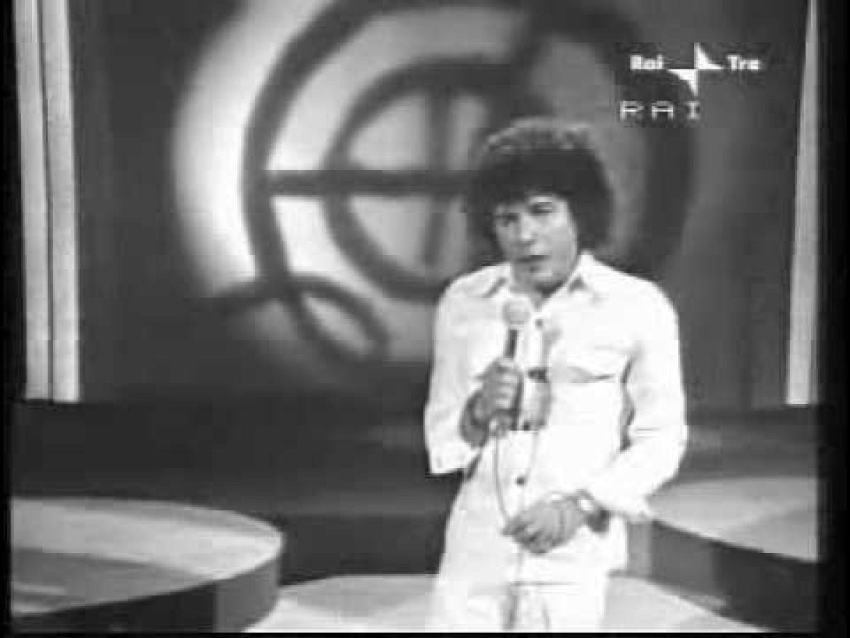 Bella senz’anima di Riccardo Cocciante: il grido di un’epoca che ancora emoziona -
