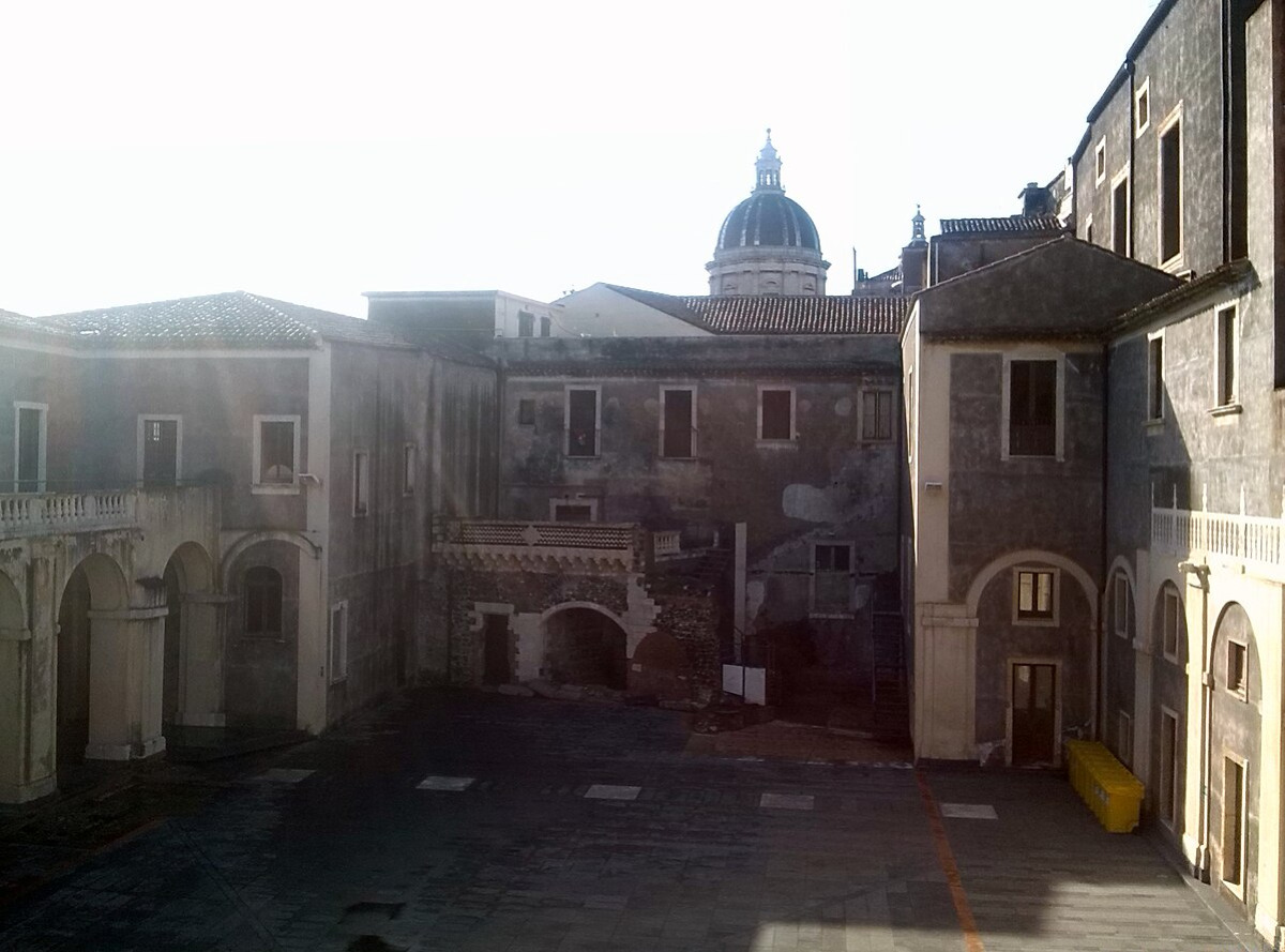 Nel catanese si nasconde un palazzo che ha sfidato terremoti e nobiltà: ecco quale - Foto: Duniasikuzote/Wikipedia