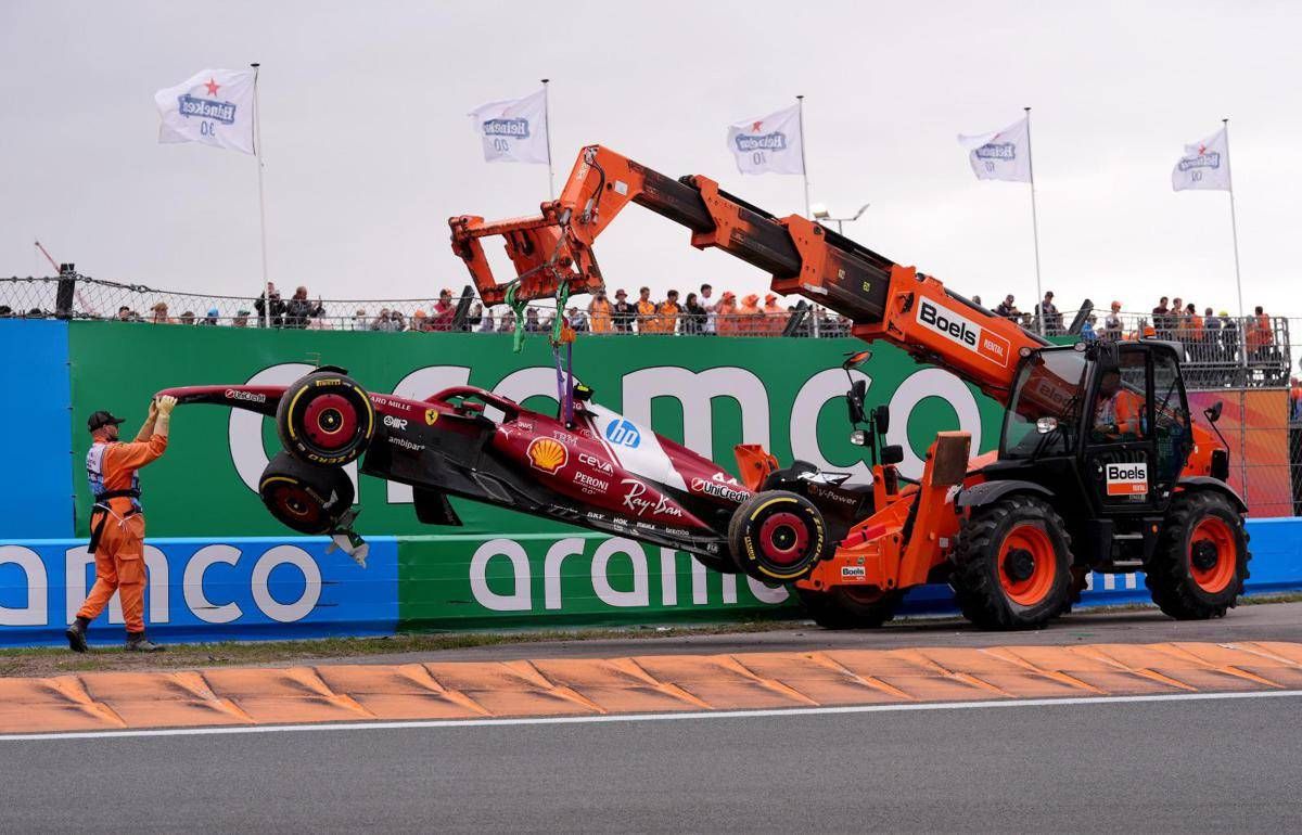 Gp d'Olanda, disastro Ferrari e doppio ritiro: Hamilton va a muro, poi incidente di Leclerc. Cos'è successo -