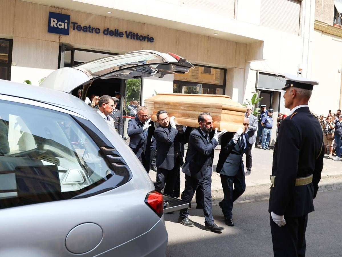 Pippo Baudo, oggi il 'ritorno a casa' a Militello per l'ultimo abbraccio - 