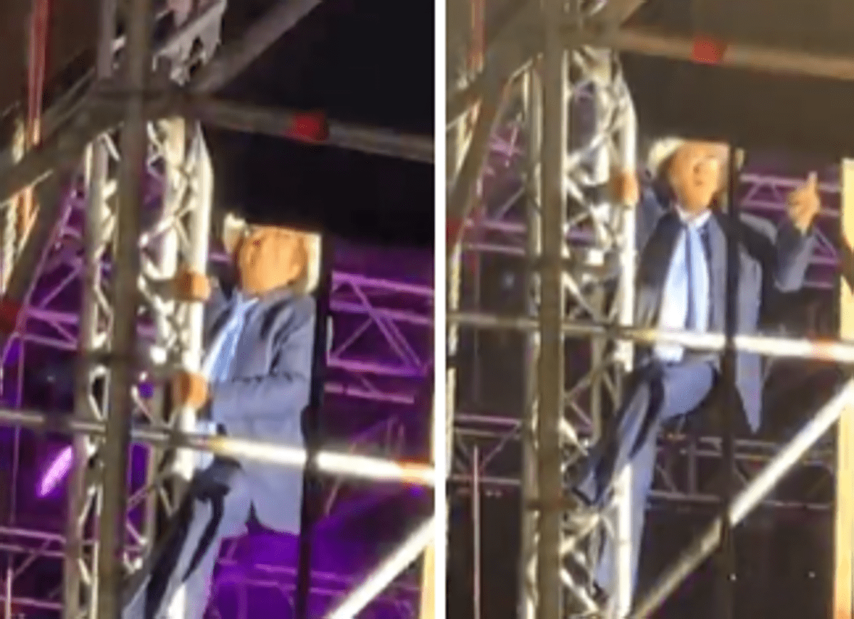 Al Bano versione Spiderman, a 82 anni si arrampica sul palco - Il video -