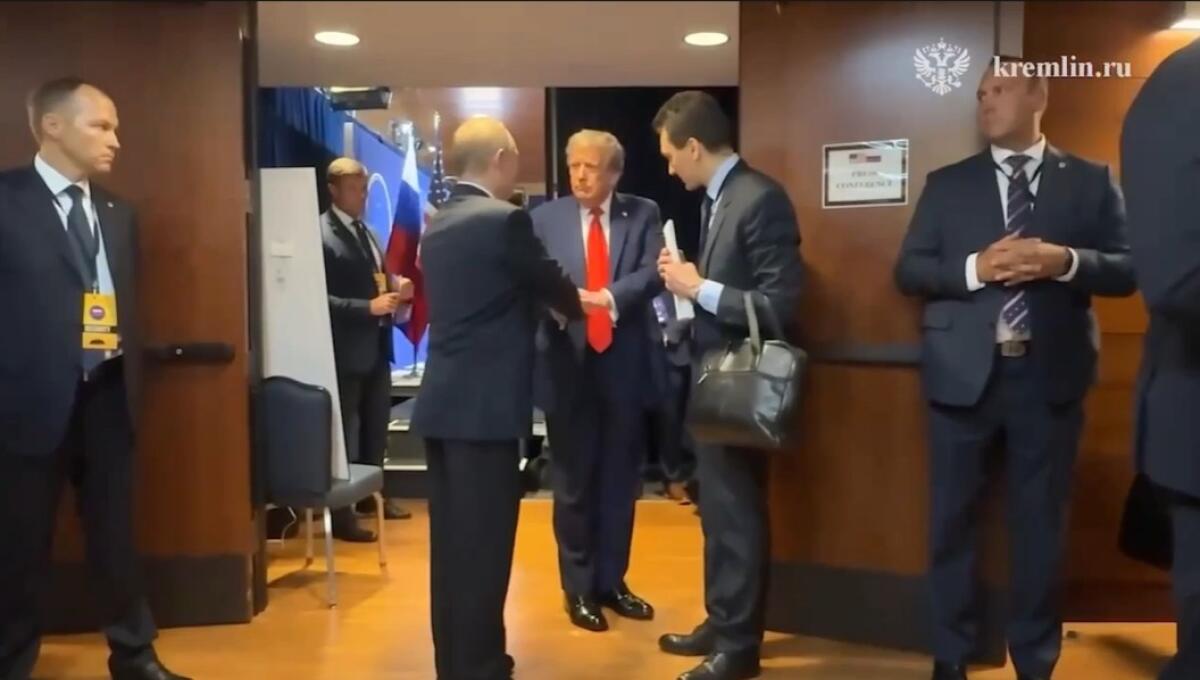 Putin e Trump si scambiano messaggi in Alaska | Zelensky è davvero pronto a cambiare le sorti dell'Ucraina? - 