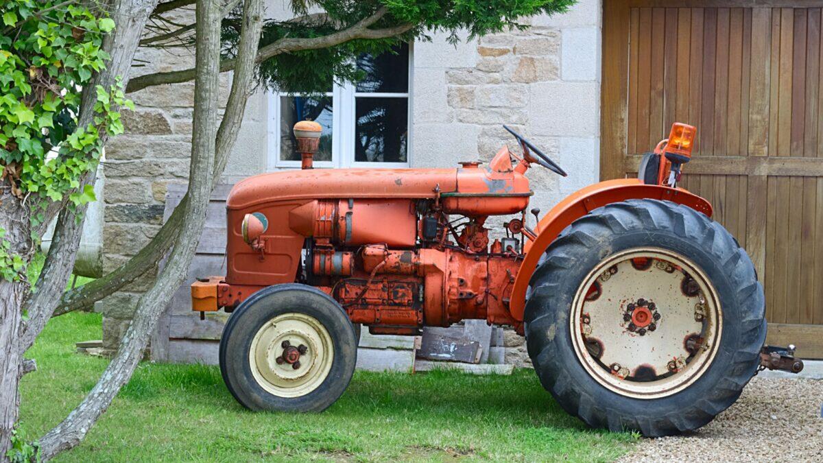 15enne schiacciato da un trattore | La tragedia che nessuno avrebbe mai previsto in una tranquilla azienda agricola! -