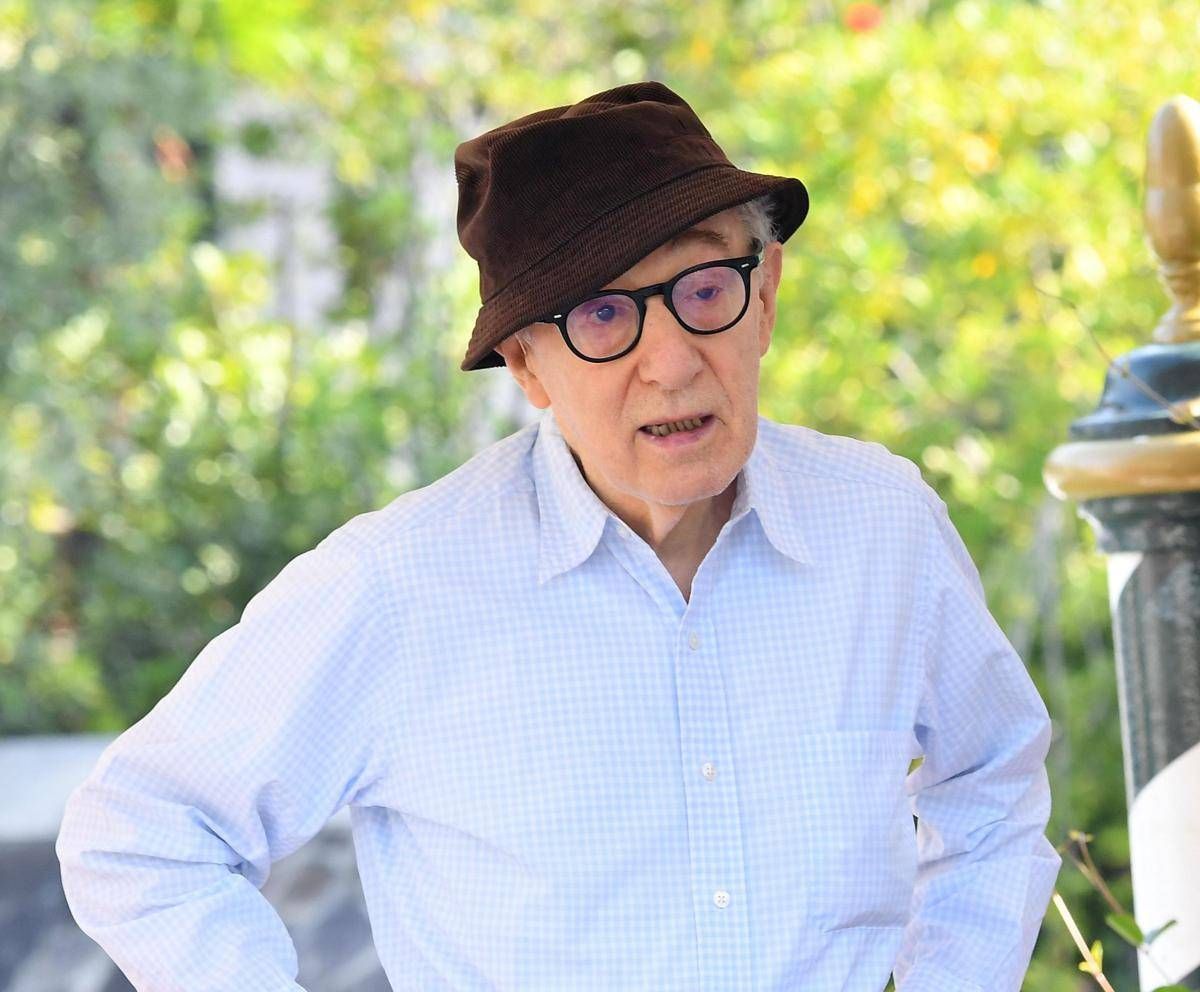 Ucraina 'cancella' Woody Allen dai teatri: "La cultura non copra crimini" -