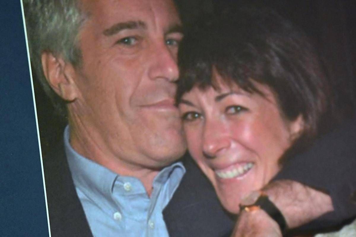 Rapporti con Trump, 'libro nero' clienti e ombre su suicidio Epstein: la verità di Ghislaine Maxwell -