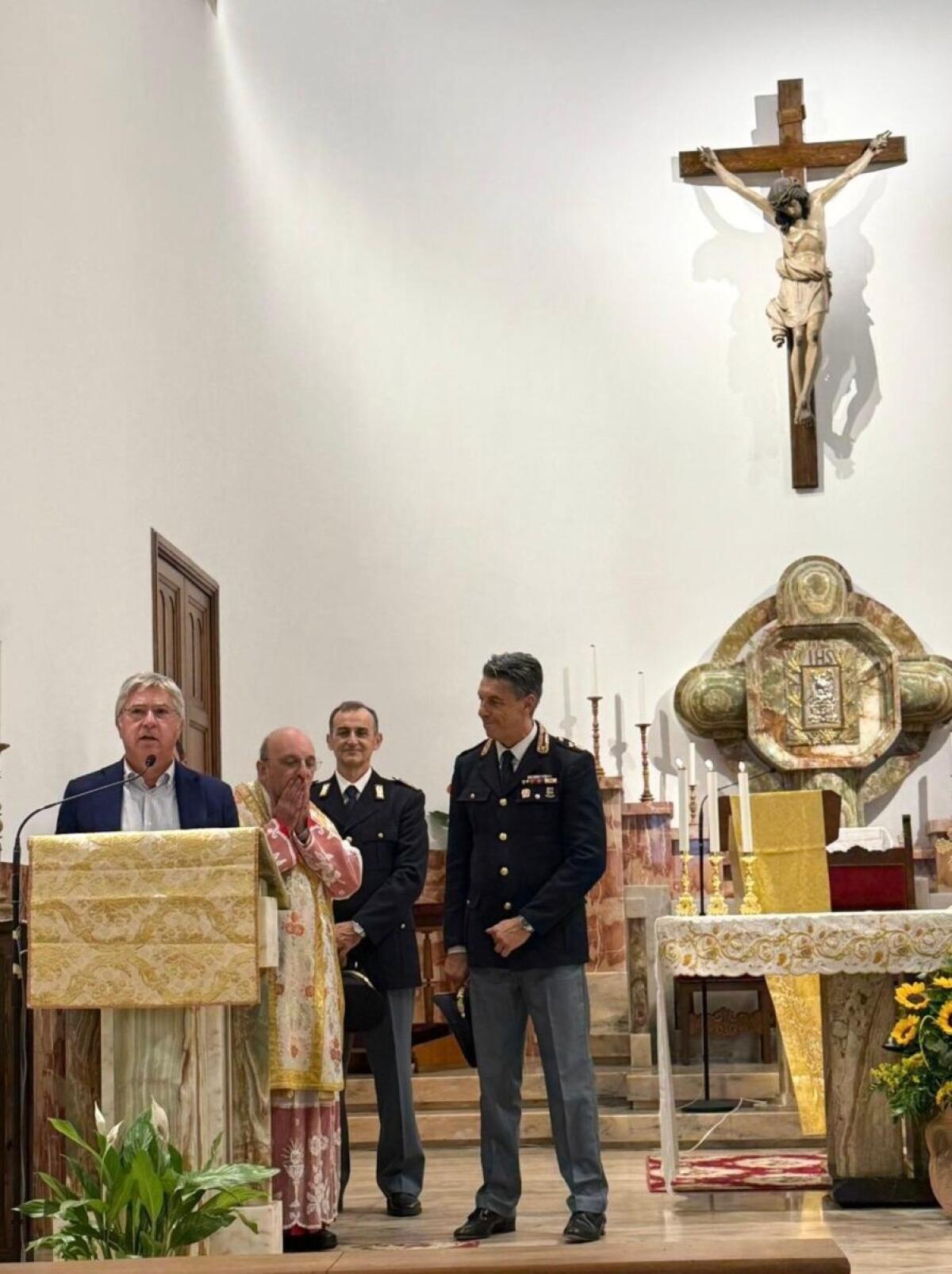 Don Giuseppe Ramondazzo celebra 40 anni di servizio | Scopri il legame inaspettato tra Polizia e comunitĂ a Ragusa! -
