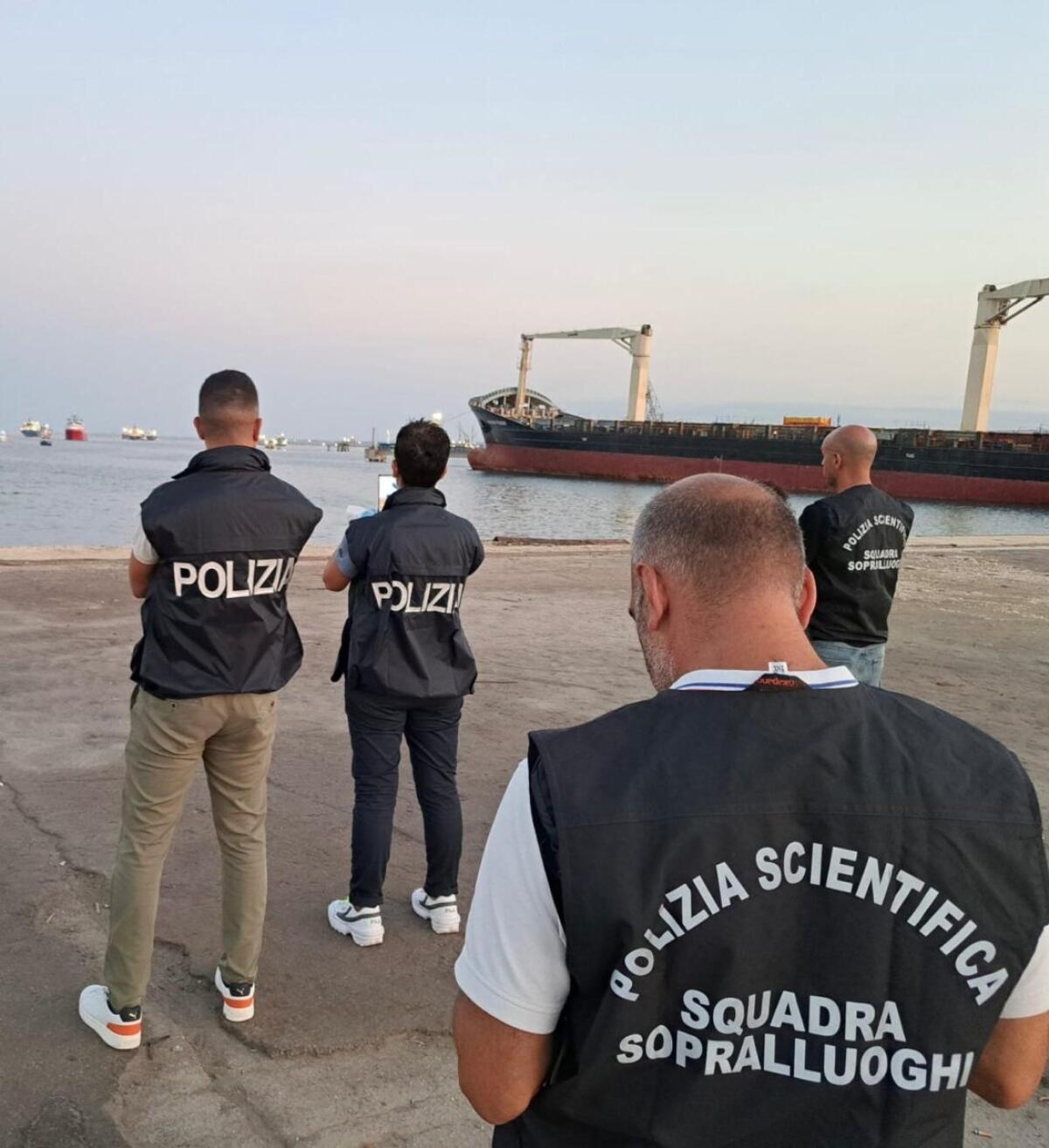 Migranti in arrivo a Siracusa | La Polizia inchioda i trafficanti! - 