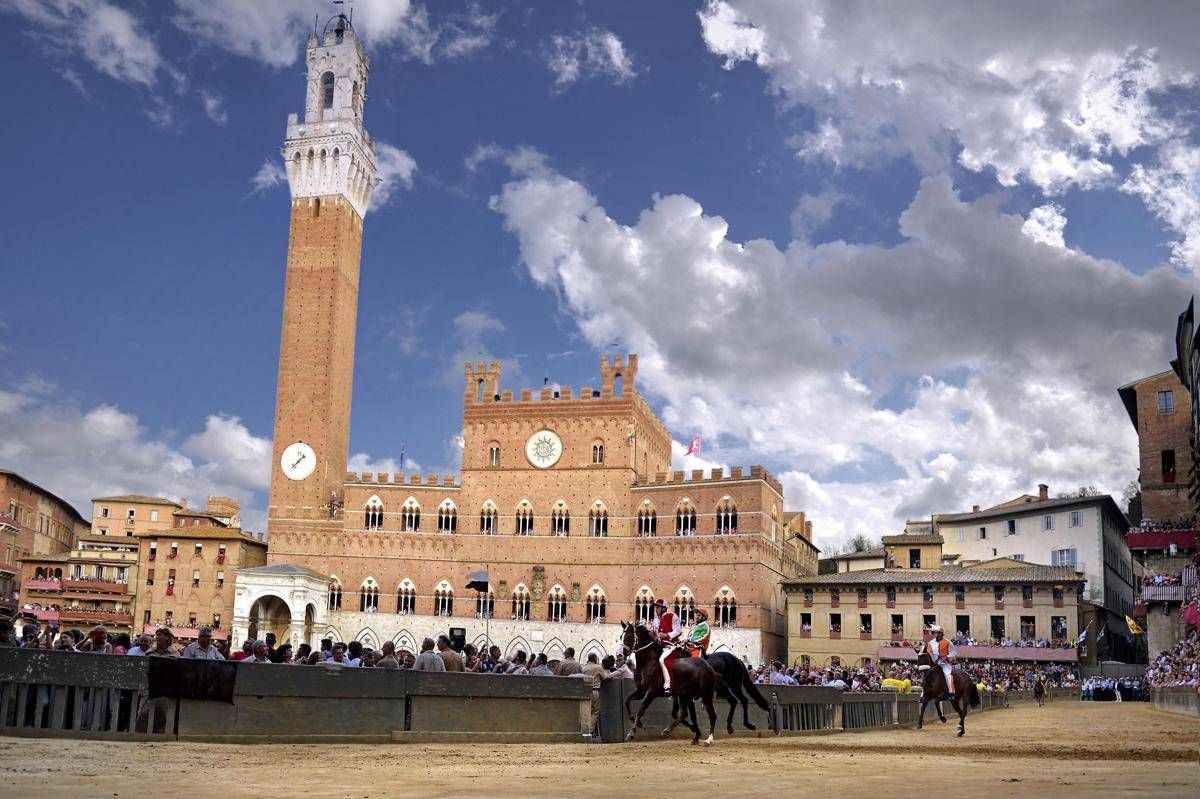 Palio di Siena 2025, Valdimontone trionfa oggi 16 agosto - 