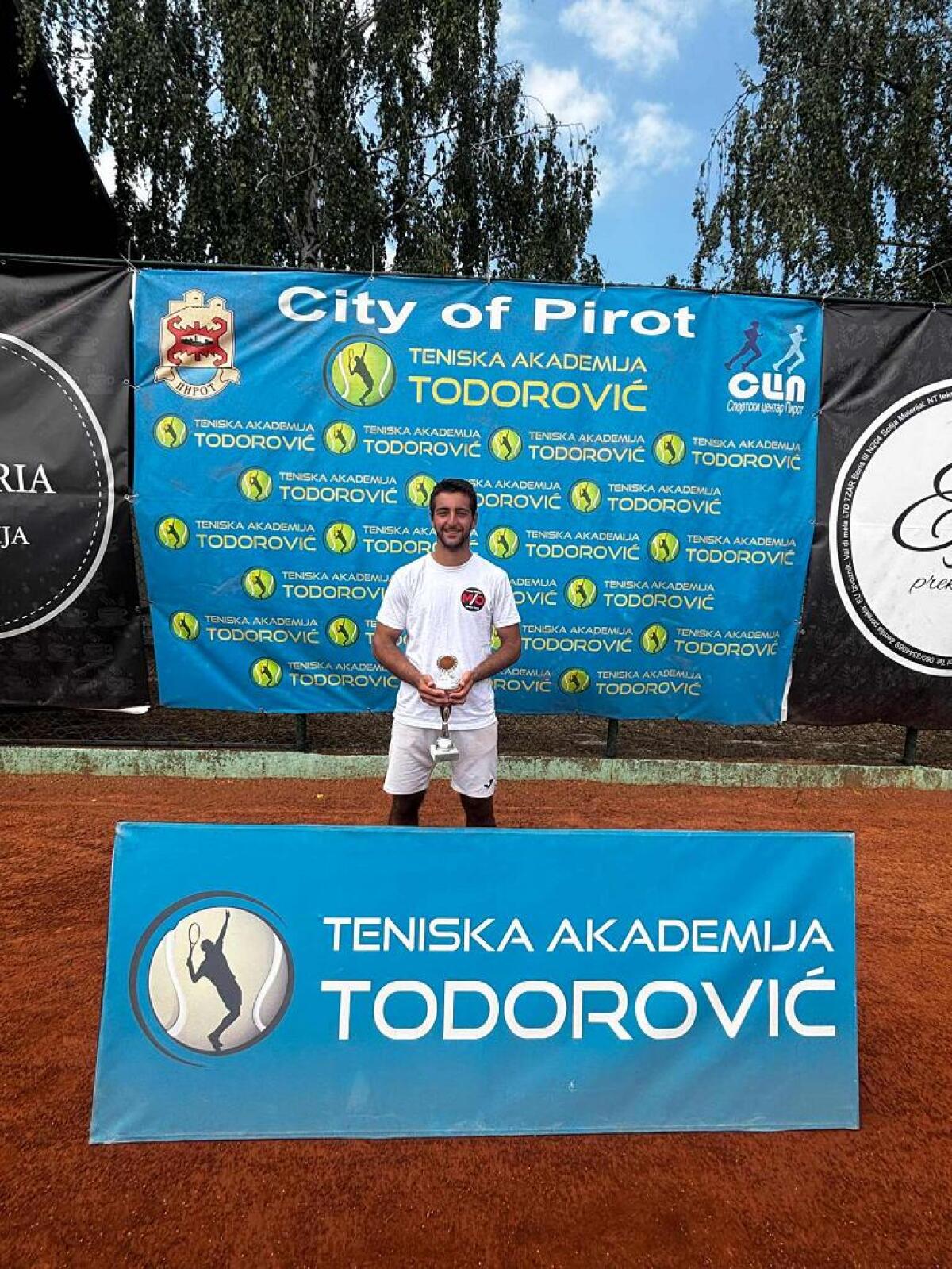 La Vela sfiora il titolo a Pirot | Ma perché i tennisti italiani faticano a dominare? -