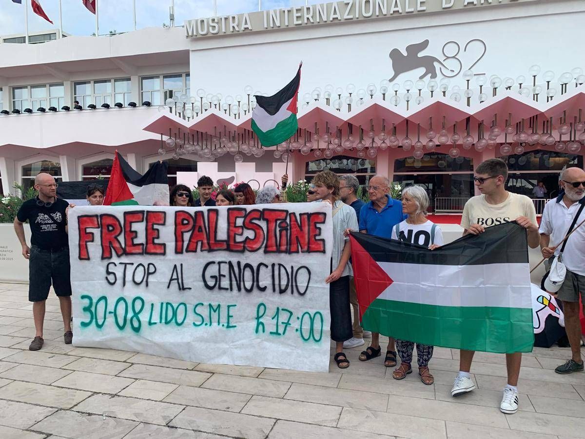 Mostra Venezia, oggi corteo proPal al Lido: attesi anche attori -