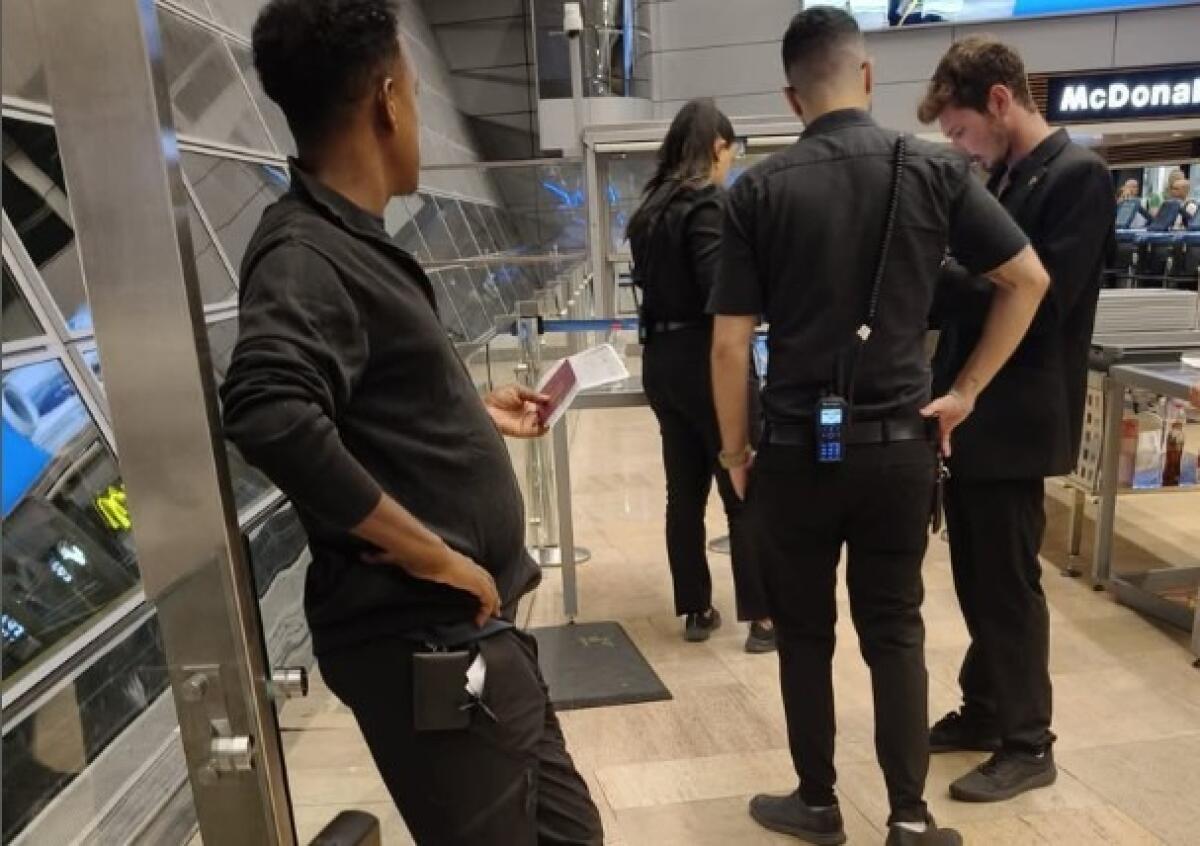 Espulso dopo 7 ore di detenzione in aeroporto | Cosa nasconde realmente Israele? -