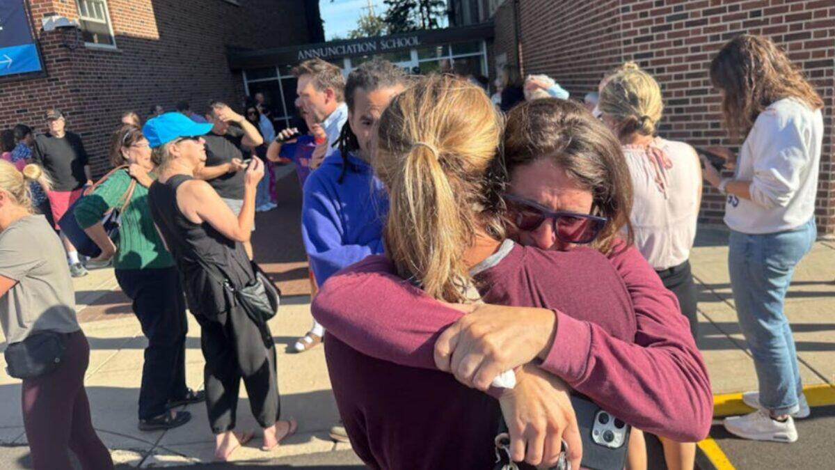 Sparatoria fatale in una scuola cattolica di Minneapolis | Perché eventi simili continuano a ripetersi? -