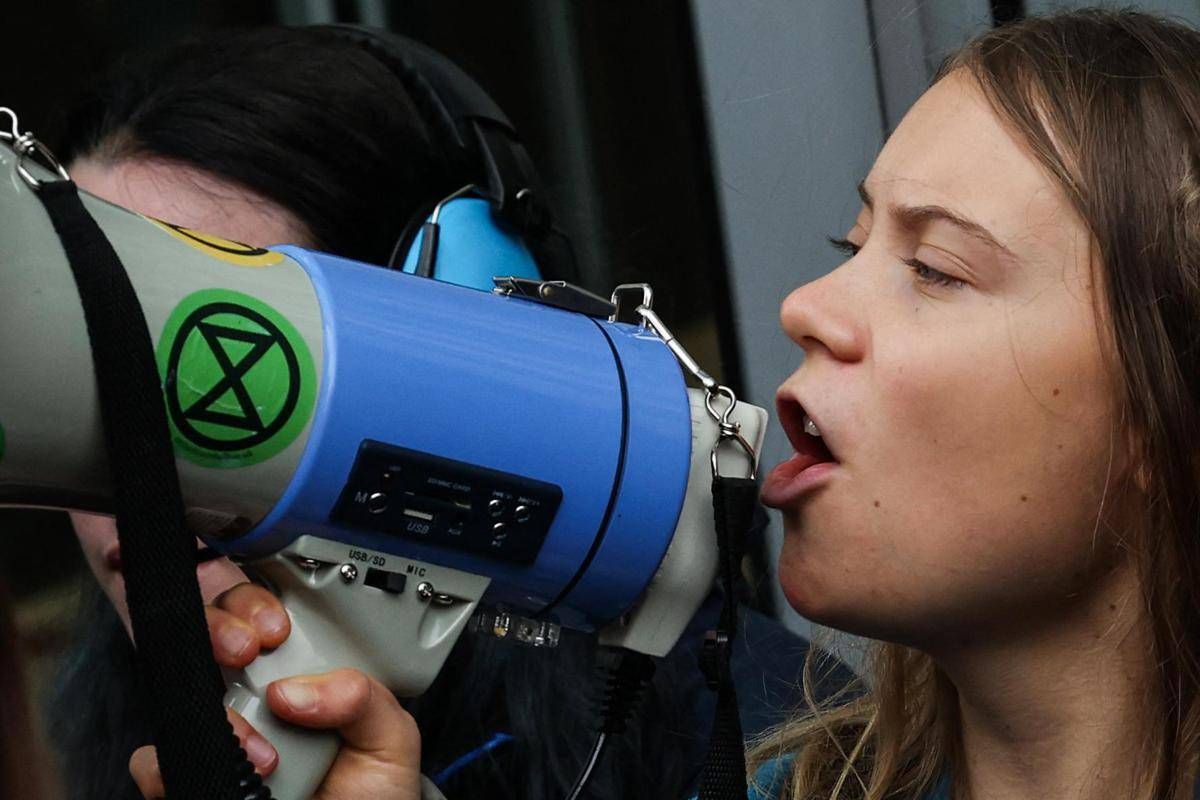 Greta Thunberg blocca raffineria in Norvegia: "Il petrolio è morte" - 