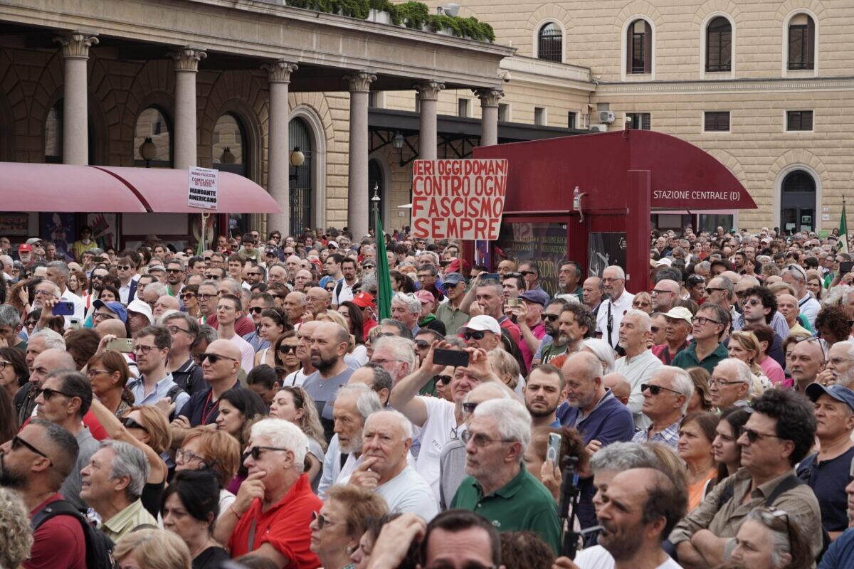 Fischi in Piazza | La memoria della strage di Bologna mette in crisi il governo attuale! -