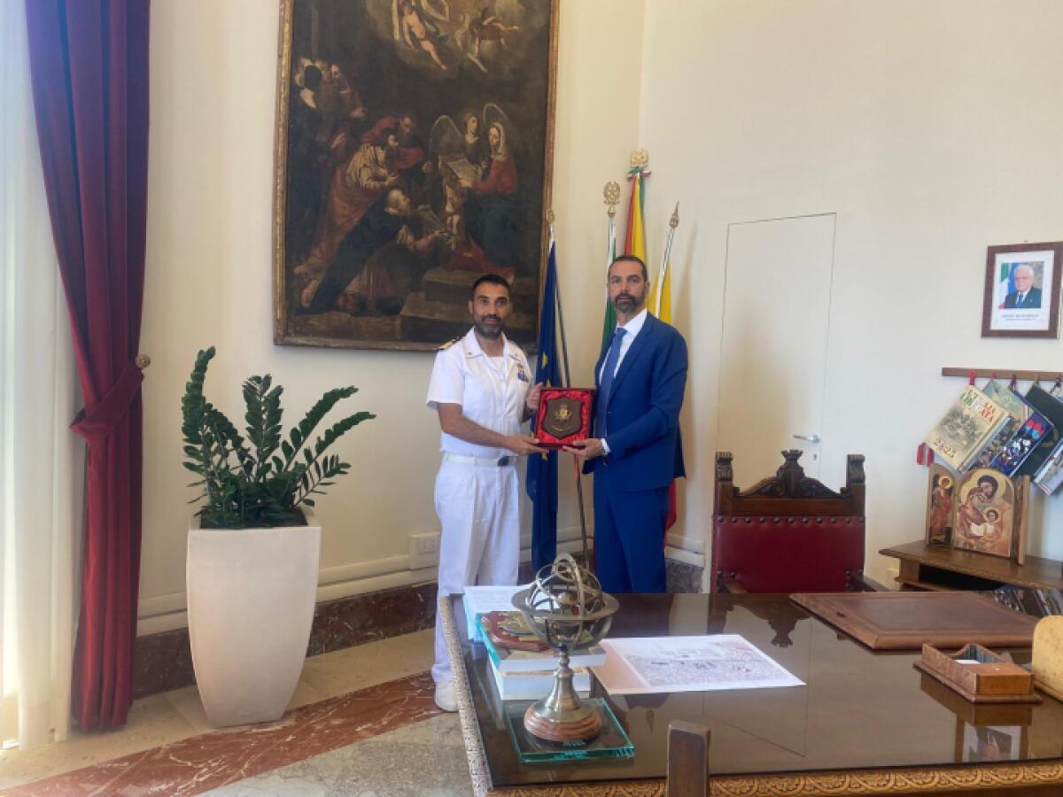 Palazzo Zanca accoglie la prestigiosa nave scuola Palinuro | Perché il Comune di Messina è al centro di un legame inossidabile con la Marina Militare? - 