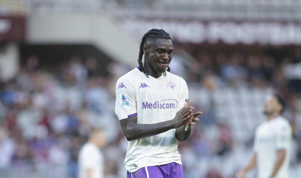 Torino-Fiorentina, il gol pazzesco sbagliato da Kean: palla alta a porta vuota -
