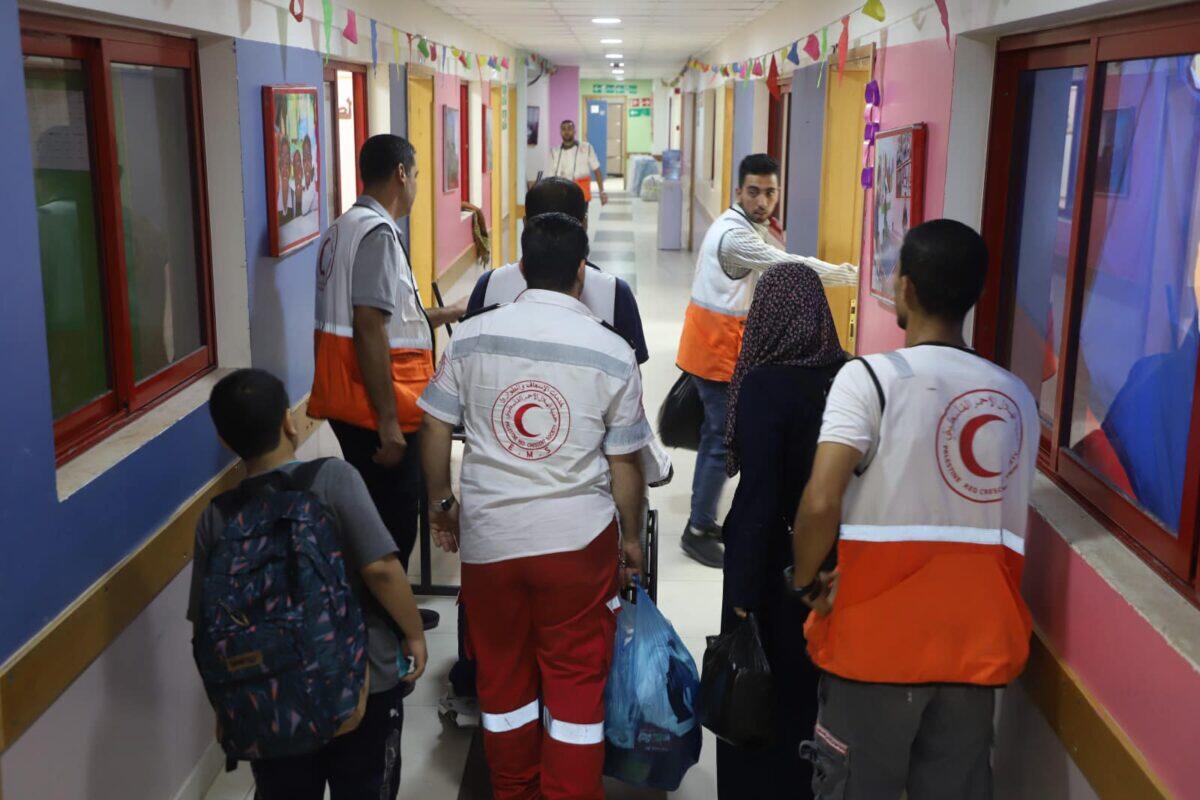 Israele attacca la sede della Mezzaluna Rossa | L'indignazione globale si alza contro le violazioni dei diritti umani! -