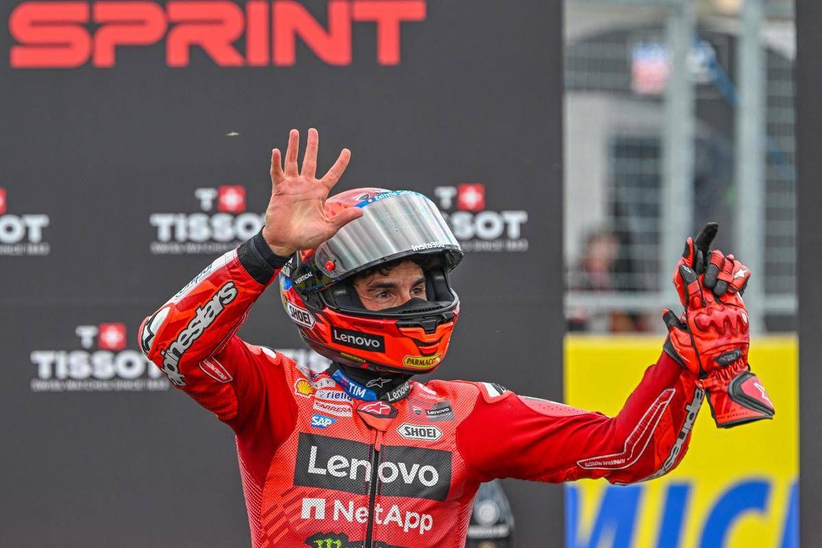 MotoGp, in Ungheria trionfa Marc Marquez davanti ad Acosta. Fatica Bagnaia, nono - 