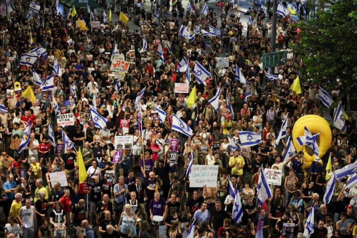300.000 persone in piazza a Tel Aviv | È davvero una protesta per la pace o un rischio di caos? -