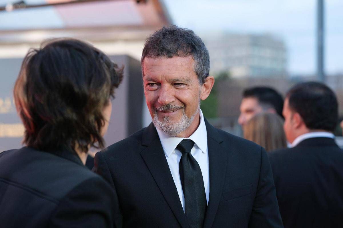 Antonio Banderas compie 65 anni: "Se mi fermo muoio" -