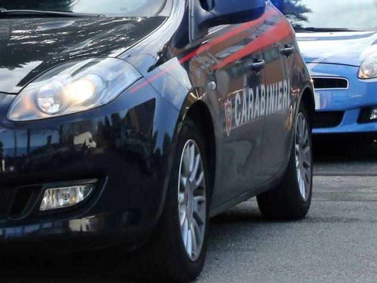 Marina di Massa, non si ferma all'alt e si schianta con la moto: morto -