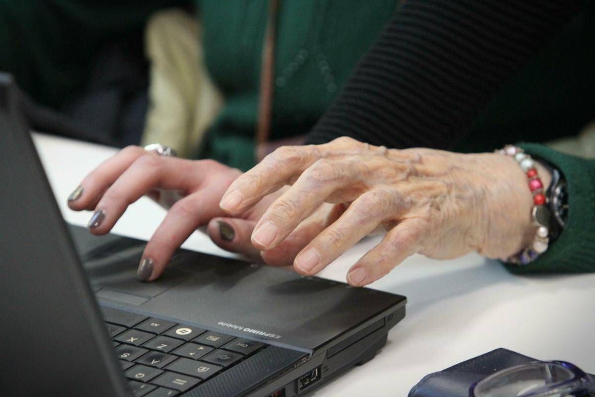 Foto 'rubate' su forum sessista, da Meloni a Schlein nessuna donna politica risparmiata -