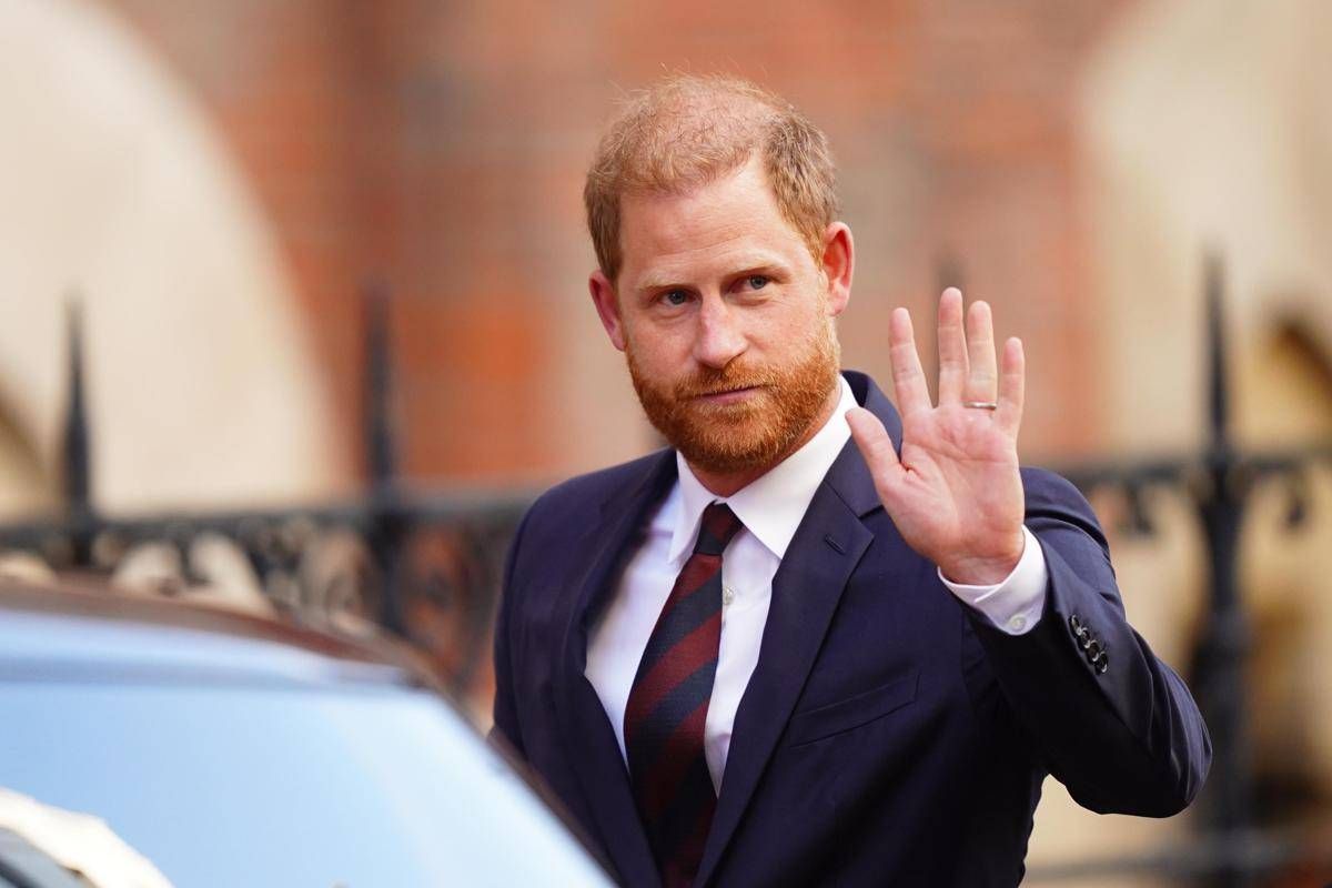 Principe Harry torna a casa nel giorno che ricorda la regina Elisabetta II -