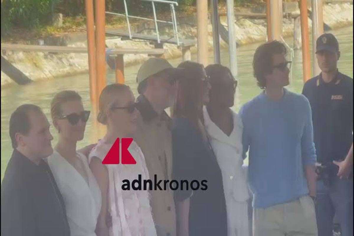 Momento storico a Venezia 2025, Julia Roberts sbarca per la prima volta al Lido -