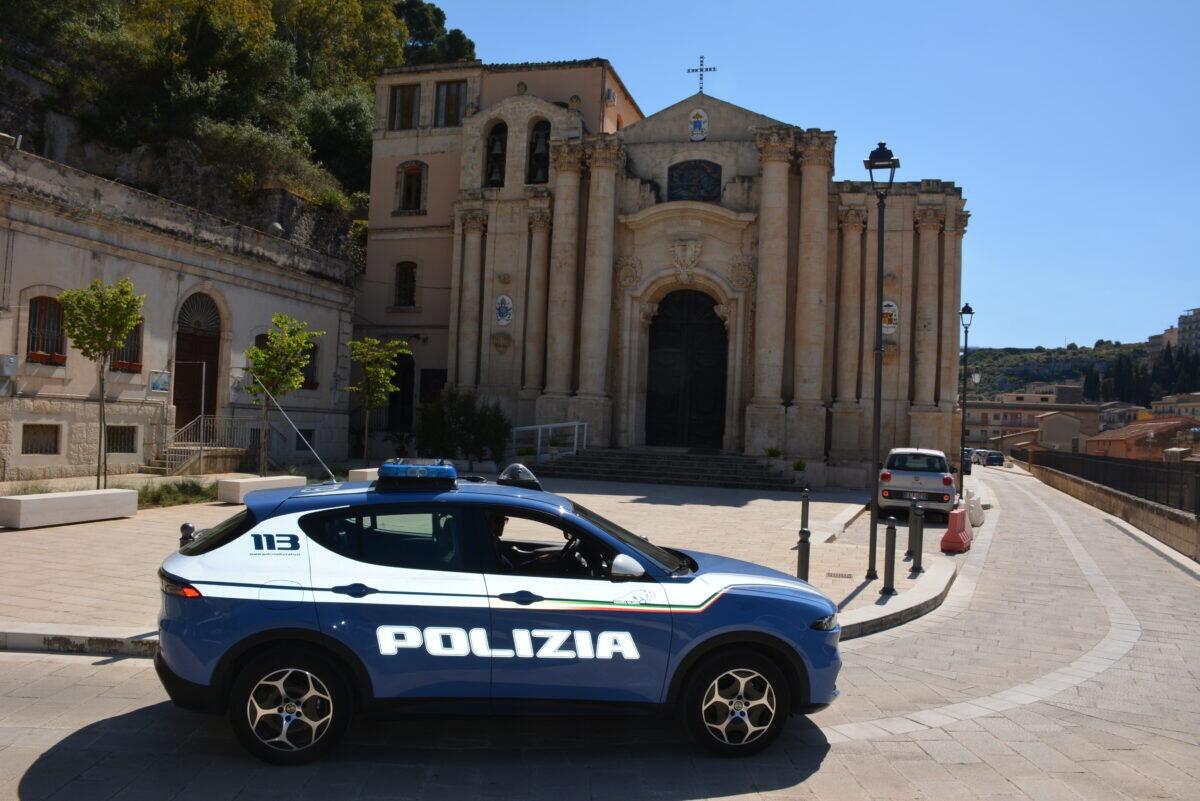 Evasione sotto chiaro sole a Ragusa | Cosa nasconde l'uomo che ha paralizzato l'anagrafe? -