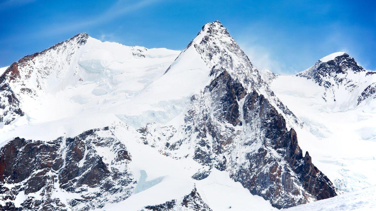 Due alpinisti salvati dopo una notte a 4070 metri | Ecco perché non dovresti mai sottovalutare la montagna! - 