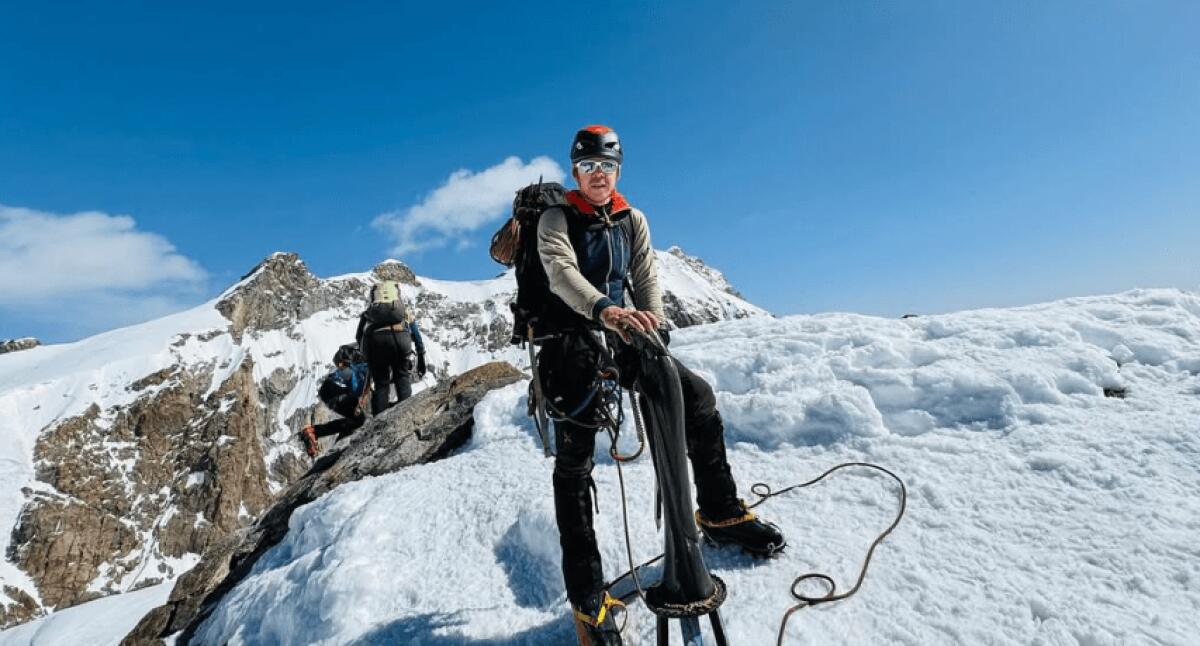 Alpinista italiano muore per salvare una collega in alta quota | Un gesto eroico o una scelta incomprensibile? -
